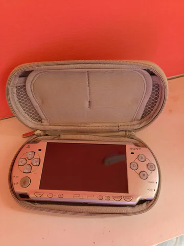 Sony PSP 2000 Silver + Carrying Case - 1