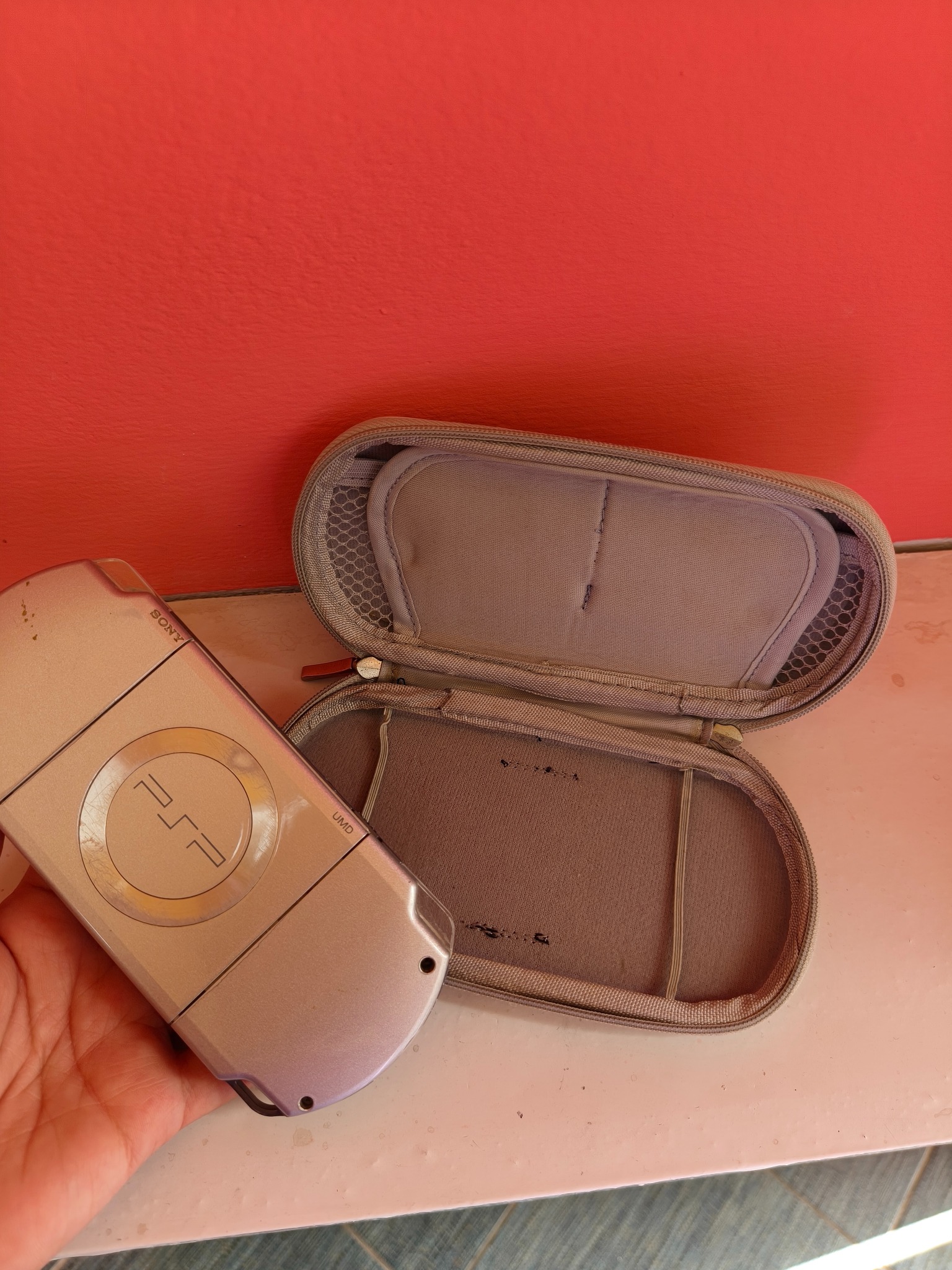 Sony PSP 2000 Сребрен + Футрола за носење - 2