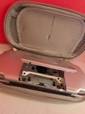 Sony PSP 2000 Silver + Carrying Case - 3