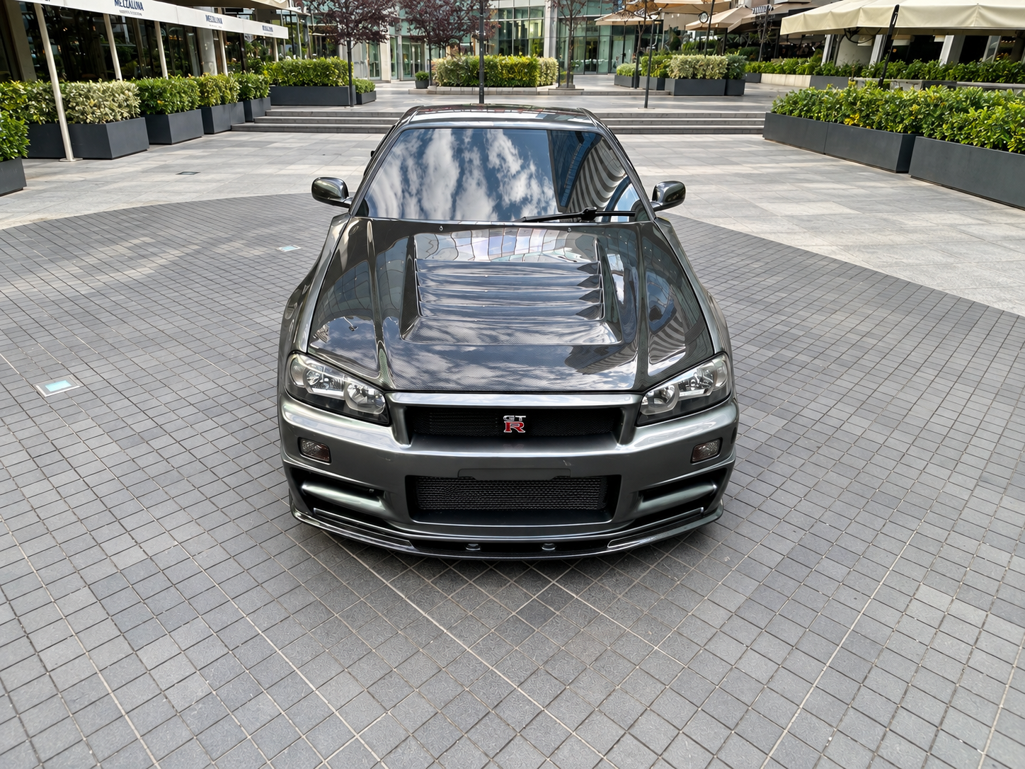 Nissan GTR - 1